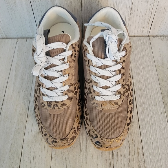 50% OFF SALE-GYPSY JAZZ/ VERY G- RUNNER TAUPE LEOPARD SNEAKERS - Picture 4 of 5